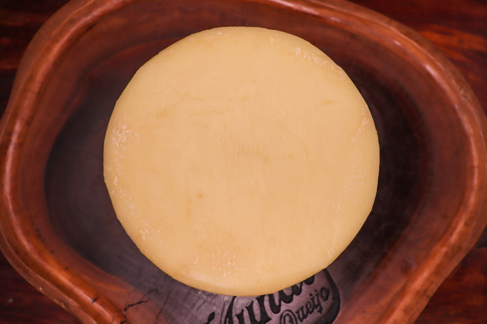 QUEIJO CANASTRA PEDACIN DA SERRA PREMIADO OURO 700G 2