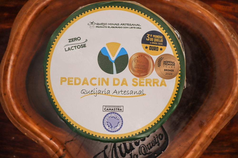 QUEIJO CANASTRA PEDACIN DA SERRA PREMIADO OURO 700G 7