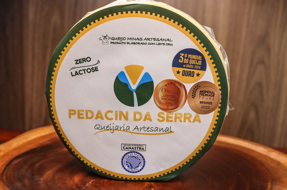 QUEIJO CANASTRA PEDACIN DA SERRA PREMIADO OURO 700G 5