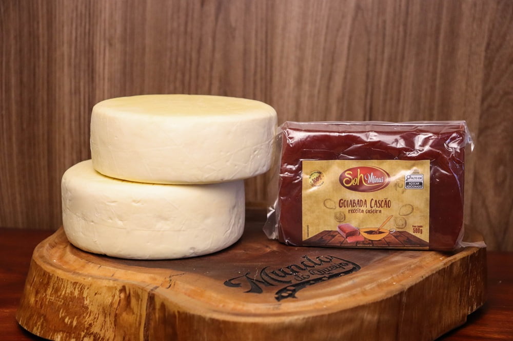 KIT ROMEU E JULIETA BARRA - 2 QUEIJO CANASTRA (700 G CADA) E 1 GOIABADA CASCÃO BARRA SOH MINAS (500G) 3