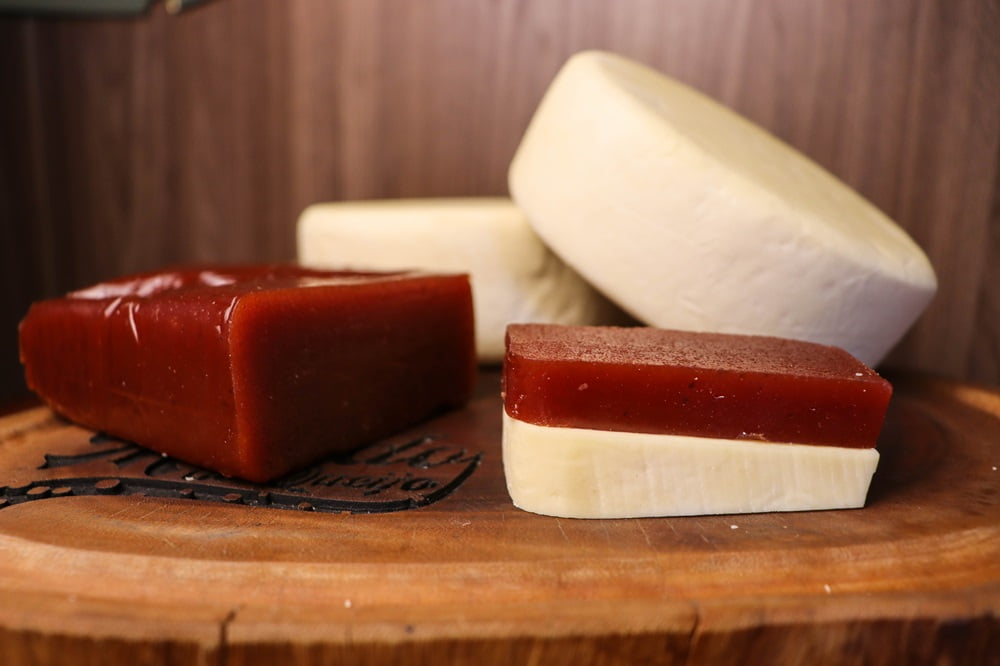 KIT ROMEU E JULIETA BARRA - 2 QUEIJO CANASTRA (700 G CADA) E 1 GOIABADA CASCÃO BARRA SOH MINAS (500G) 5