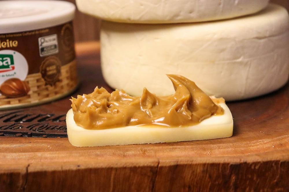 KIT 2 QUEIJO CANASTRA (700G CADA) E 1 DOCE DE LEITE VIÇOSA CREMOSO (400G) 2