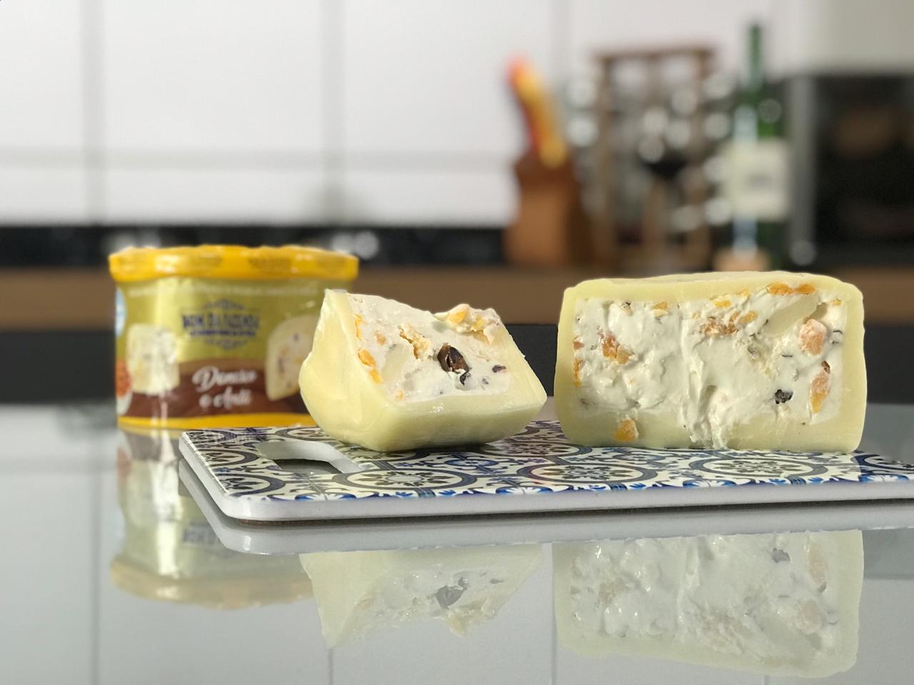 KIT 3 QUEIJOS RECHEADOS BOM DA FAZENDA ESPECIAIS - (DAMASCO COM AVELÃ, REQUEIJÃO, AZEITONA) - 600 G CADA 1