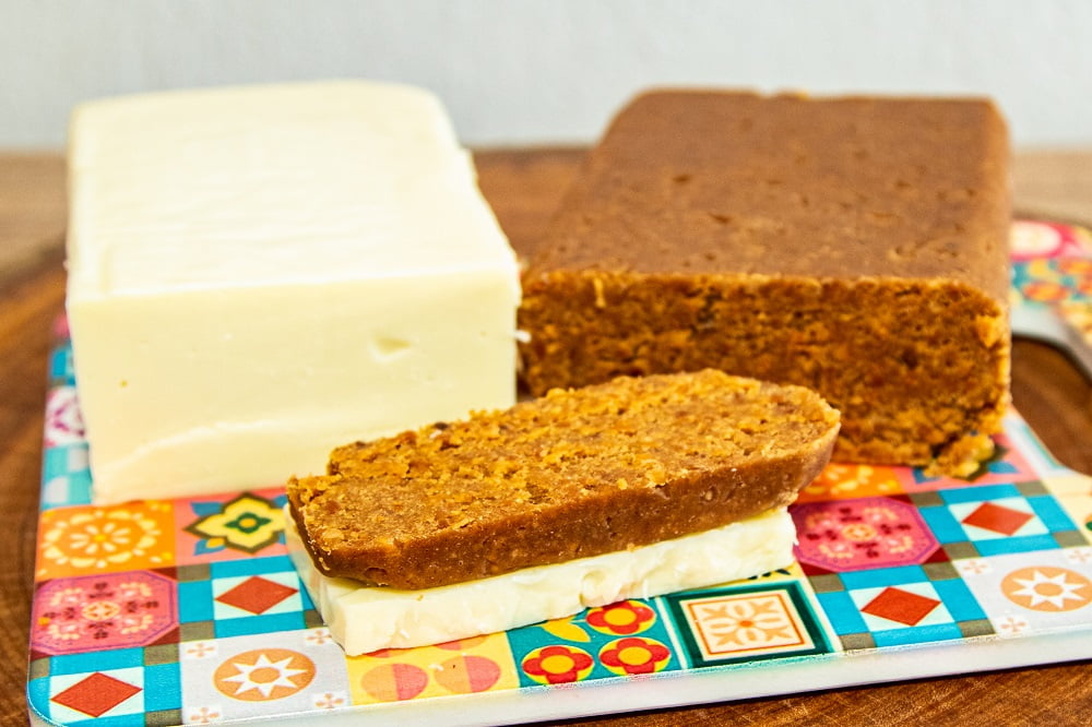 KIT DELICIAS DA CANASTRA - 1 PAÇOCA DE AMENDOIM EM BARRA + 1 REQUEIJÃO EM BARRA + GOIABADA CASCÃO ZÉLIA CREMOSA 2
