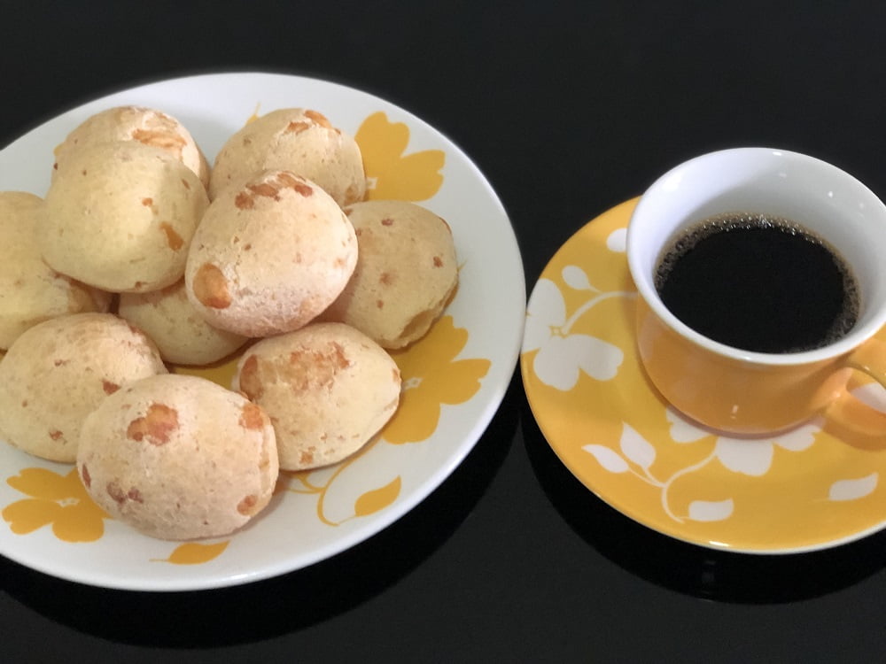 KIT PARA PÃO DE QUEIJO - 1 QUEIJO CANASTRA CURADO 600G + 1 KG POLVILHO + 1 CAFÉ GOURMET 500G 2