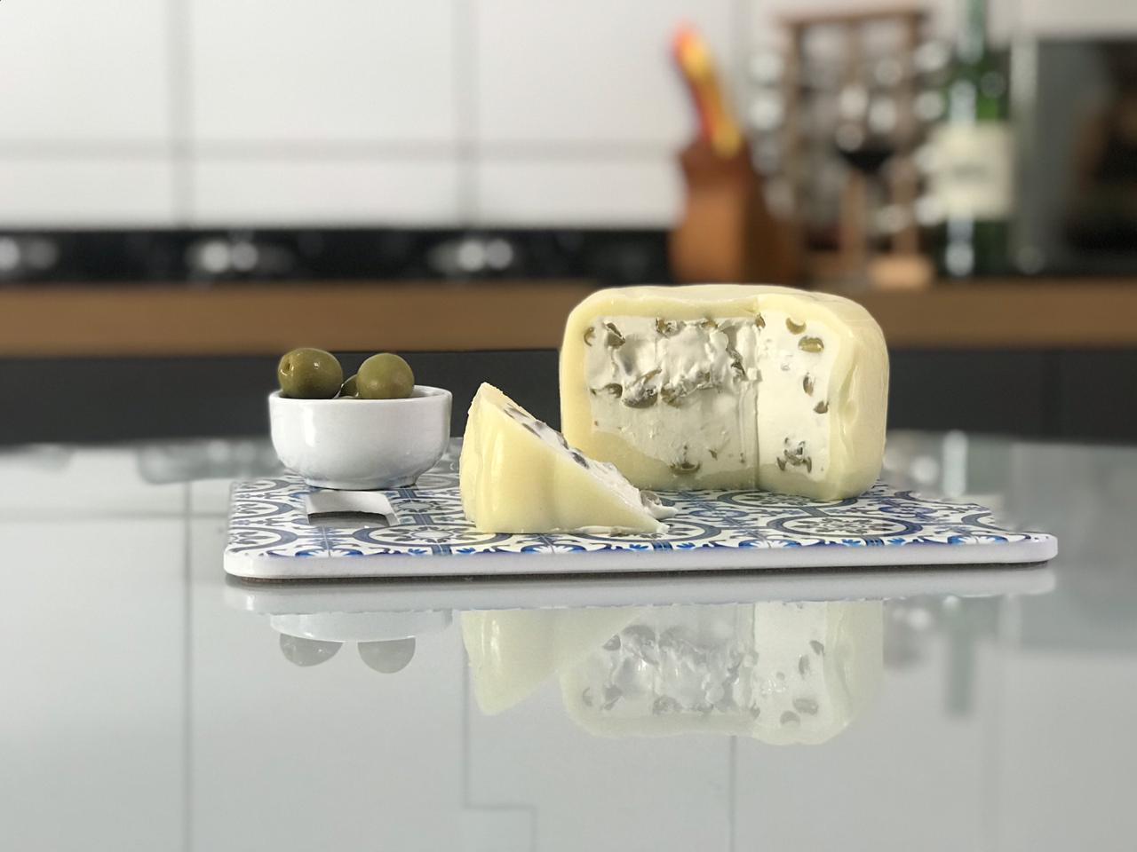 QUEIJO TRUFADO COM AZEITONA BOM DA FAZENDA 600 G 1