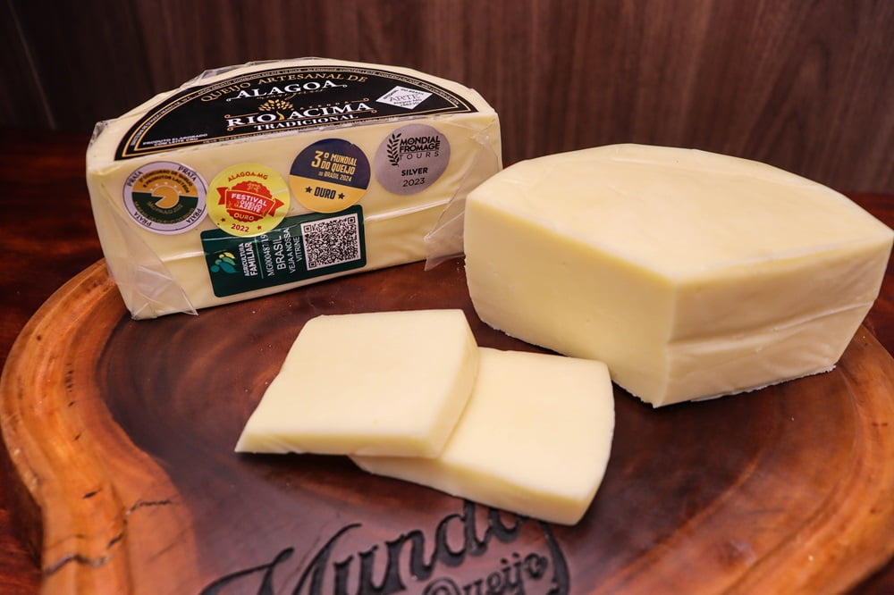 QUEIJO PARMESÃO ALAGOA TRADICIONAL PREMIADO OURO - MEIA PEÇA 500G 2