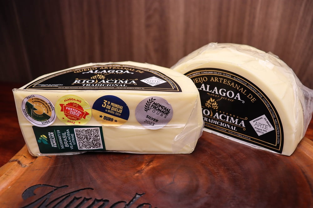 QUEIJO PARMESÃO ALAGOA TRADICIONAL PREMIADO OURO - MEIA PEÇA 500G 5