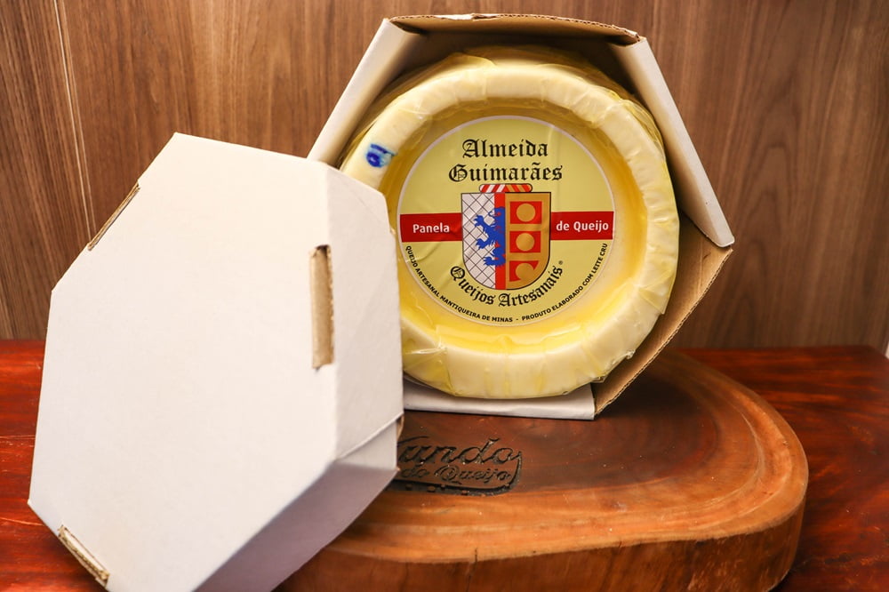 PANELA DE PARMESÃO ALMEIDA GUIMARÃES 3kg 4