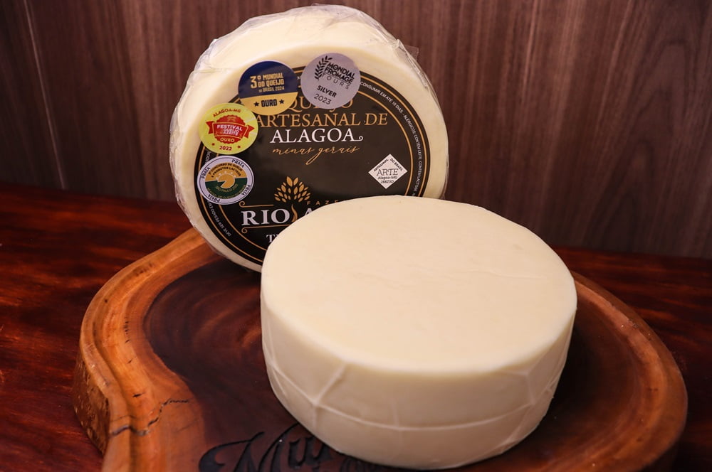 QUEIJO PARMESÃO ALAGOA TRADICIONAL MEIA CURA PREMIADO OURO 1KG 2