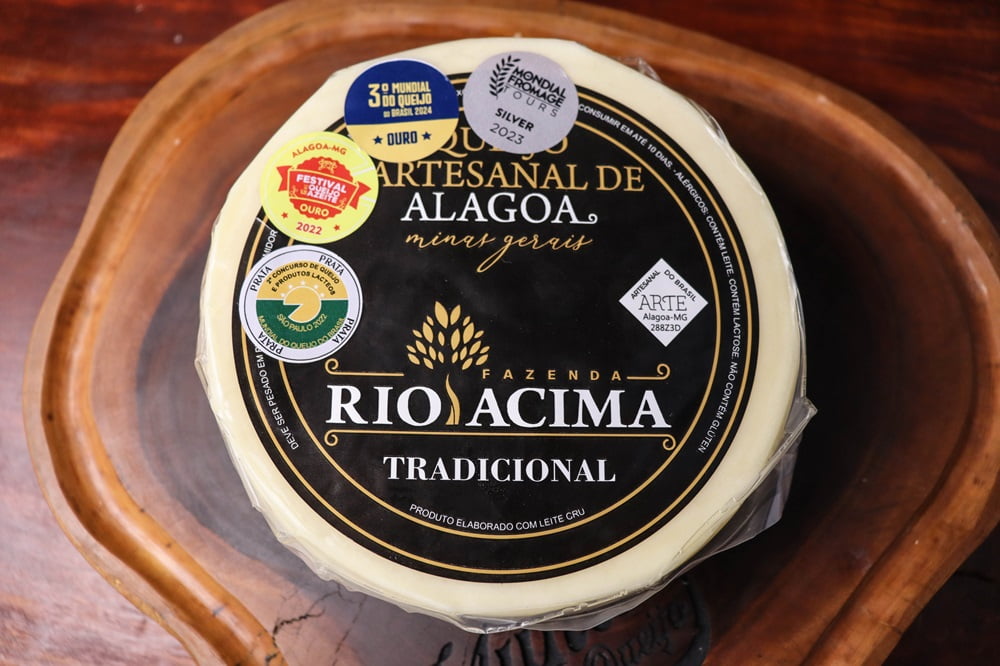 QUEIJO PARMESÃO ALAGOA TRADICIONAL MEIA CURA PREMIADO OURO 1KG 3