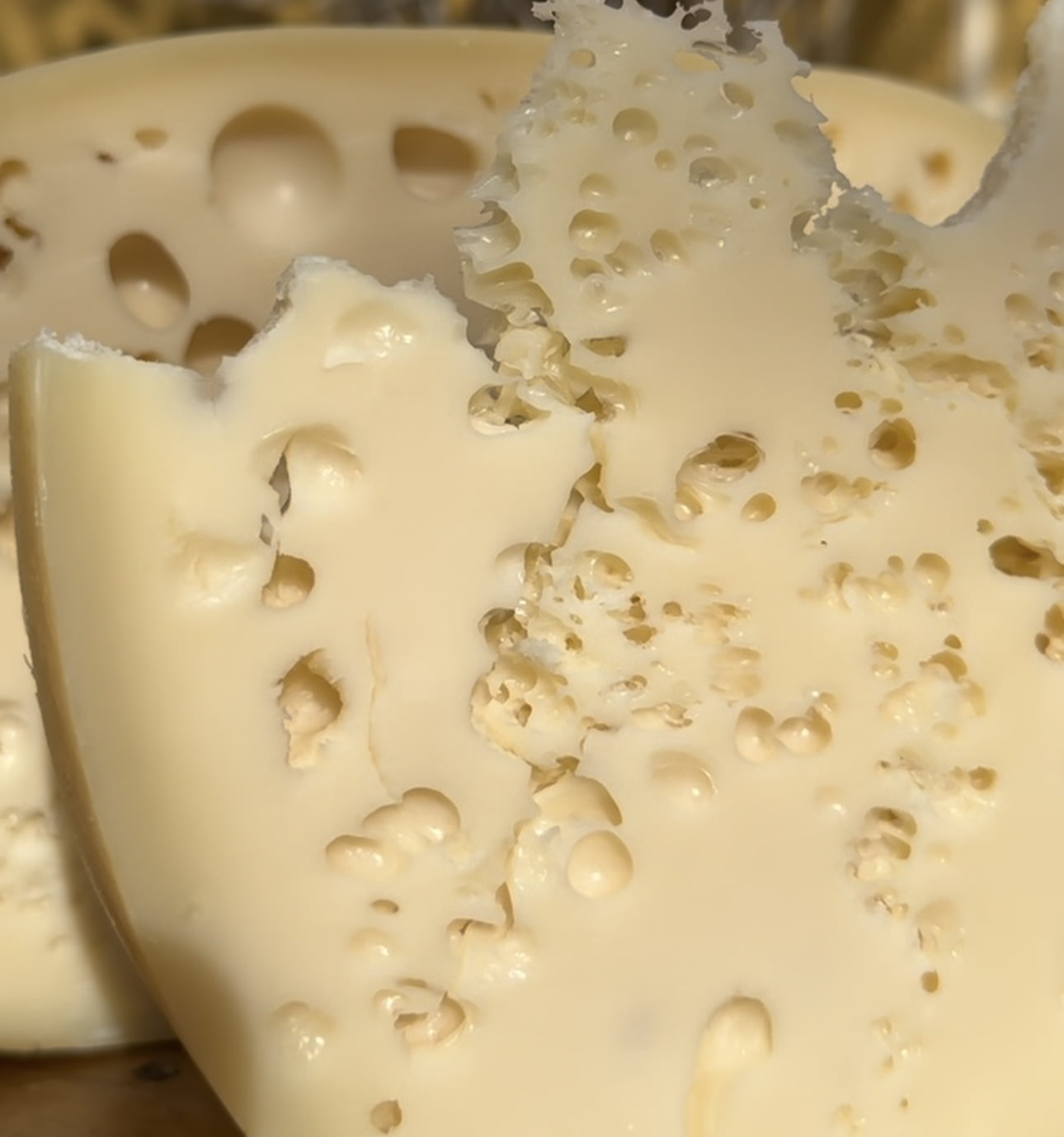 QUEIJO RESERVA DA MANTIQUEIRA COM OLHADURAS 500G 5
