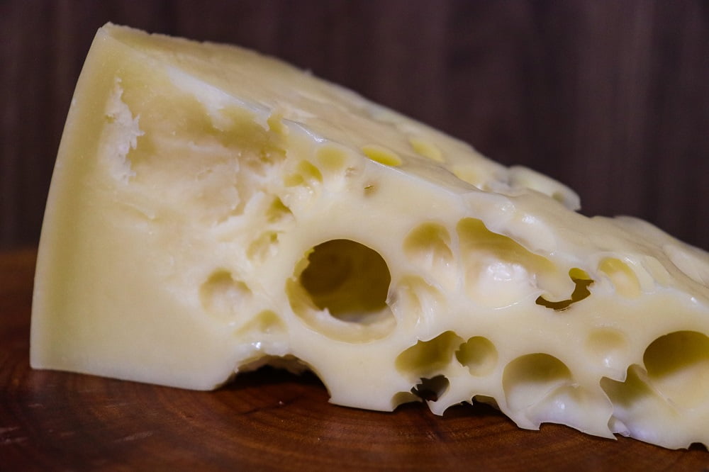 QUEIJO RESERVA DA MANTIQUEIRA COM OLHADURAS 500G 3