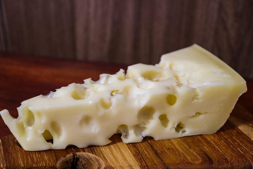 QUEIJO RESERVA DA MANTIQUEIRA COM OLHADURAS 500G 2