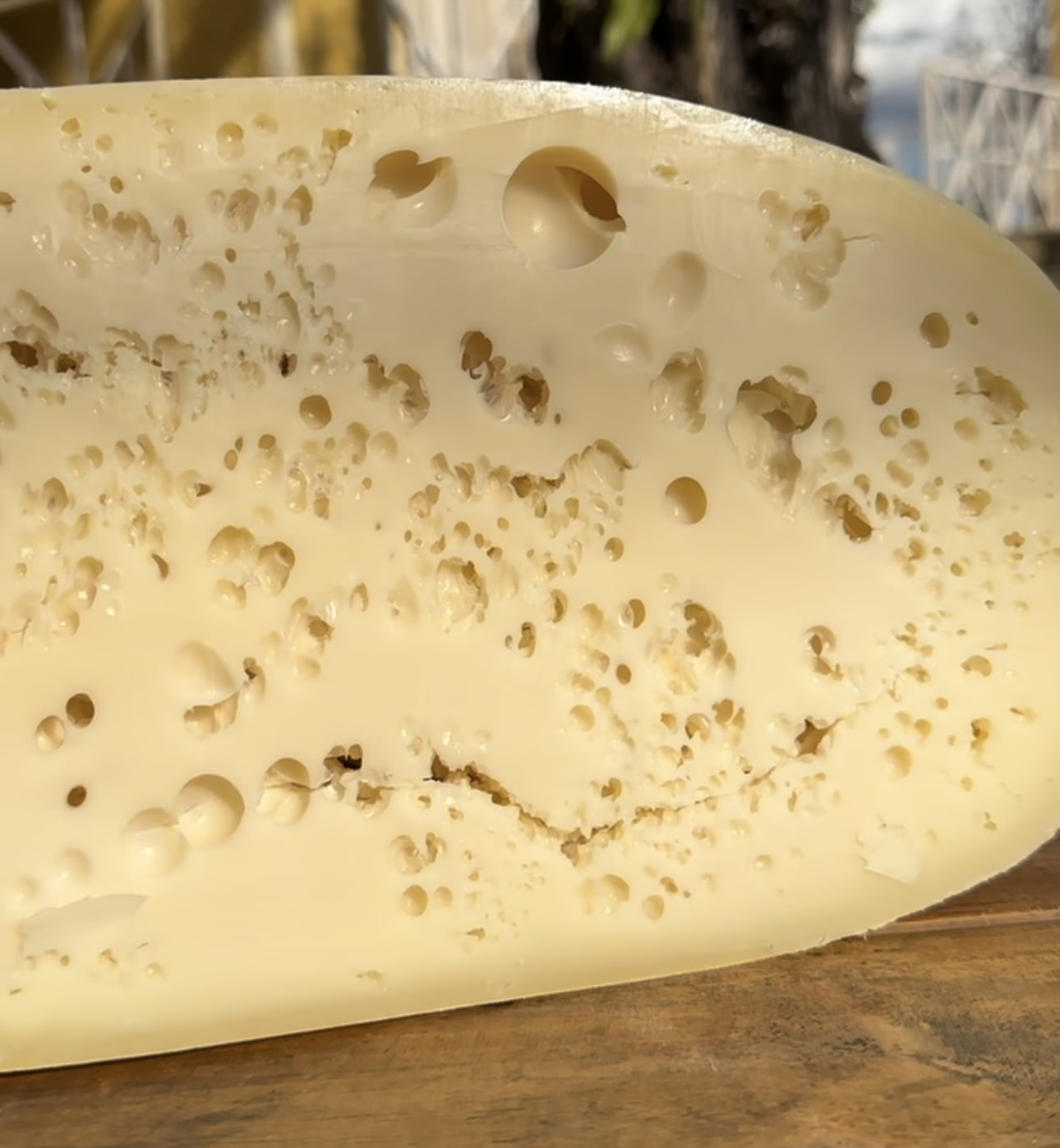 QUEIJO RESERVA DA MANTIQUEIRA COM OLHADURAS 500G 4