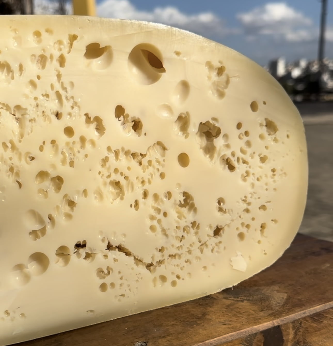 QUEIJO RESERVA DA MANTIQUEIRA COM OLHADURAS 500G 1