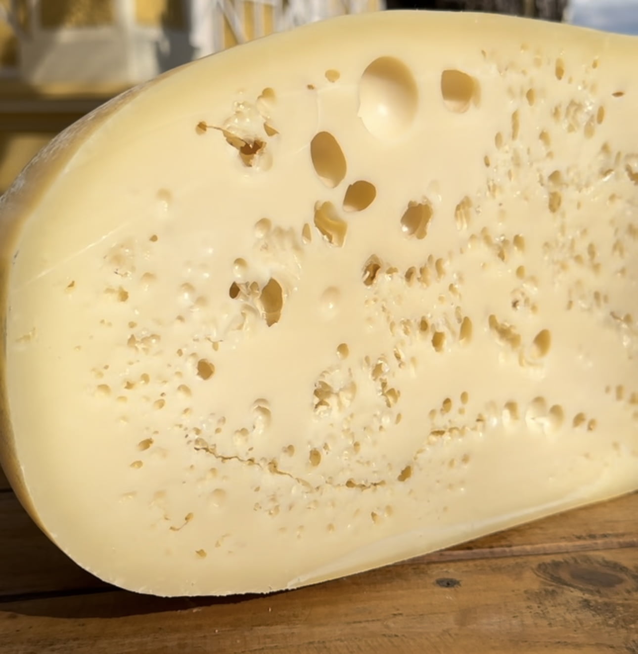 QUEIJO RESERVA DA MANTIQUEIRA COM OLHADURAS 500G 6