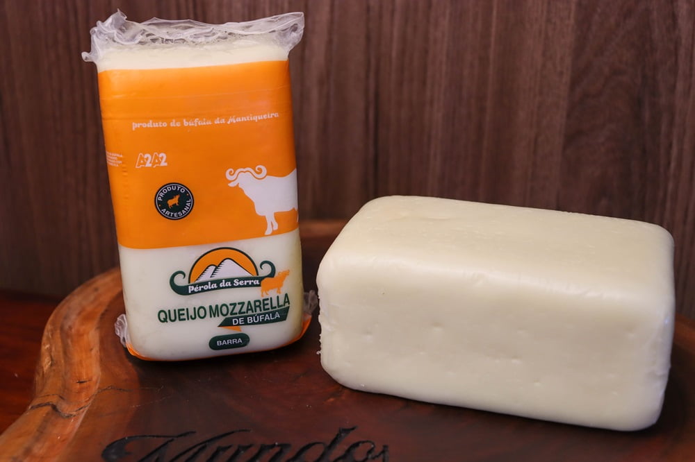 MUSSARELA DE BÚFALA EM BARRA PÉROLA DA SERRA PREMIADO OURO 500G 2