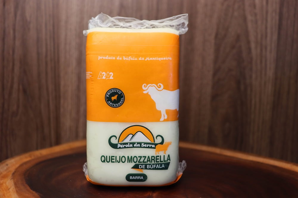 MUSSARELA DE BÚFALA EM BARRA PÉROLA DA SERRA PREMIADO OURO 500G 3