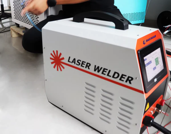 Máquina de Solda Laser Portátil Multiprocesso 150A Proteção Térmica + BRINDE 3