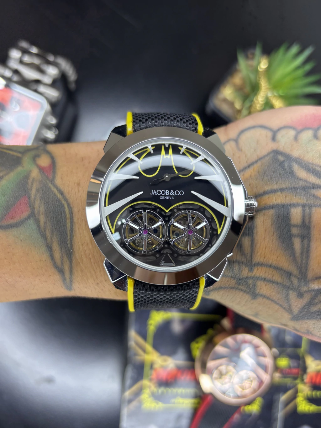 JACOB e COMPANY BATMAN AMARELO 45MM - A PROVA DÁGUA 100ATM 2