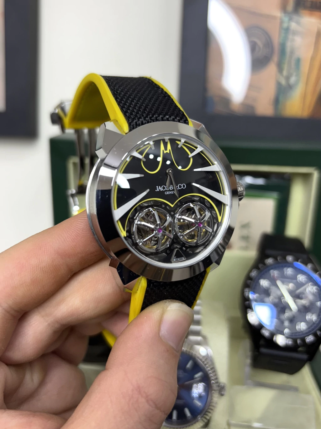 JACOB e COMPANY BATMAN AMARELO 45MM - A PROVA DÁGUA 100ATM 3