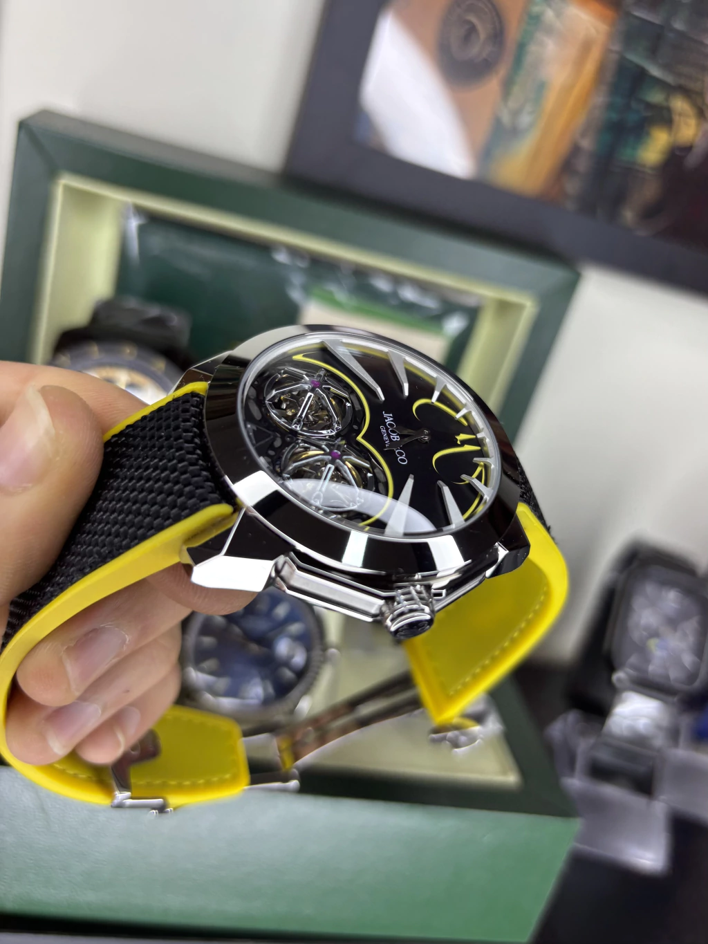 JACOB e COMPANY BATMAN AMARELO 45MM - A PROVA DÁGUA 100ATM 4
