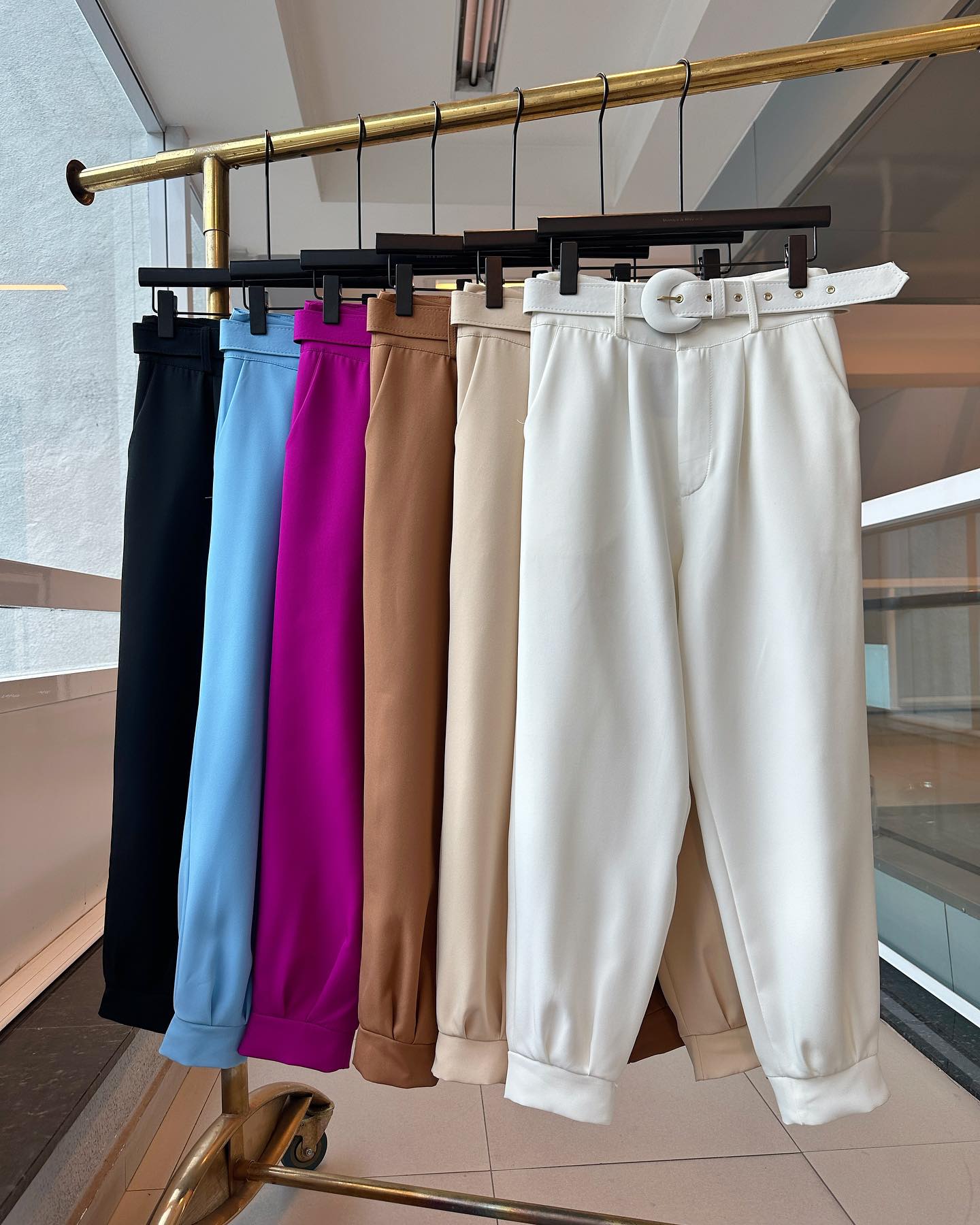 CALÇA CLOCHARD COM CINTO 1