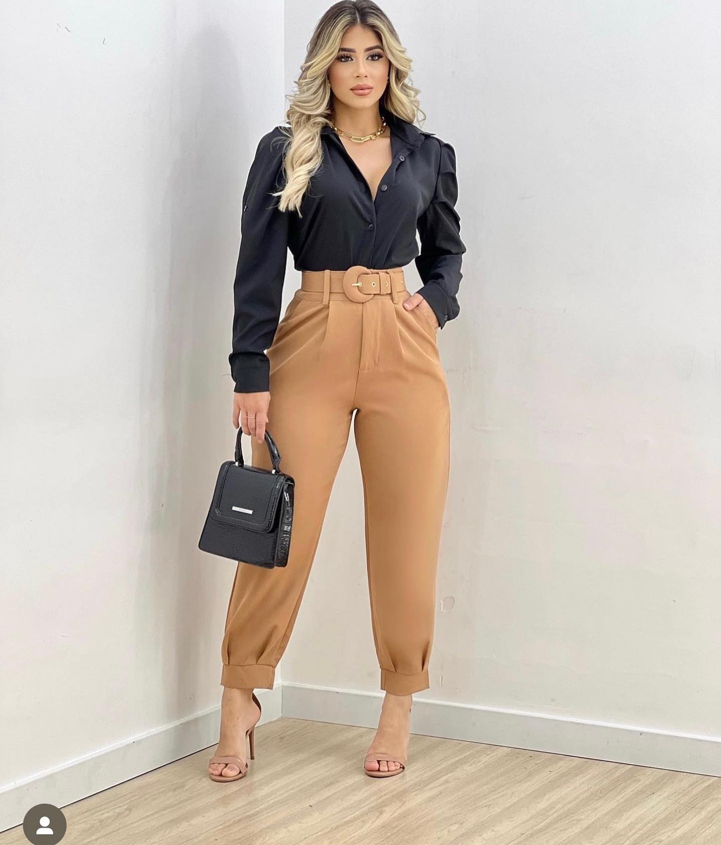 CALÇA CLOCHARD COM CINTO 4