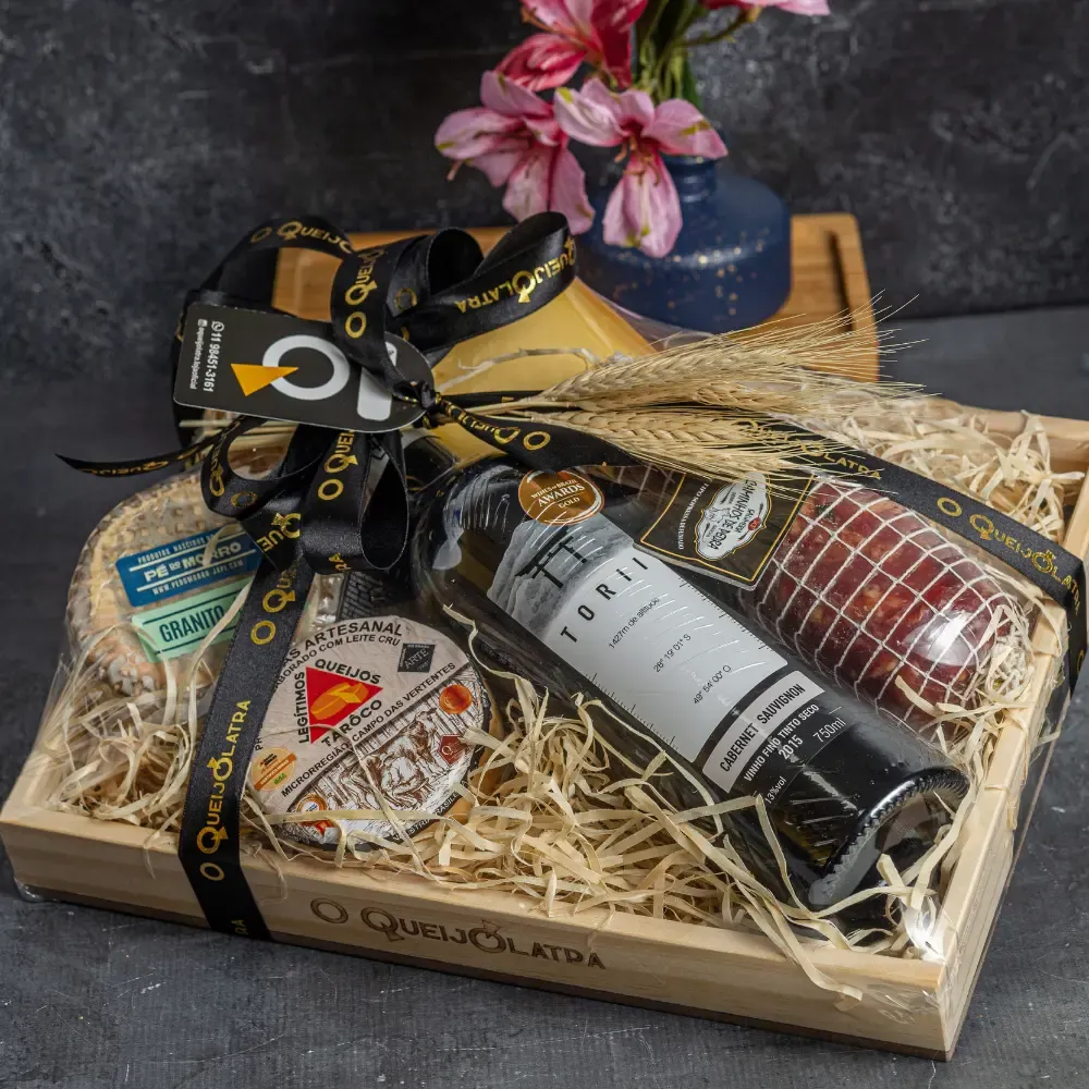 CESTA DE PRESENTE - 3 QUEIJOS ARTESANAIS+ CHARCUTARIA + VINHO CABERNET SAUVIGNON 1