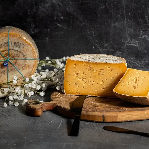 Gregório - Queijo Artesanal com Feno Grego - Fazenda Santa Luzia 1