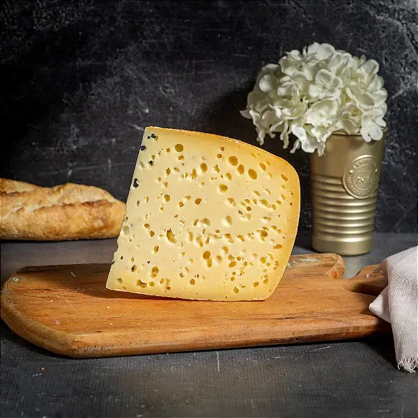 Querubim - Queijo Artesanal com Olhaduras - fração 250g 1
