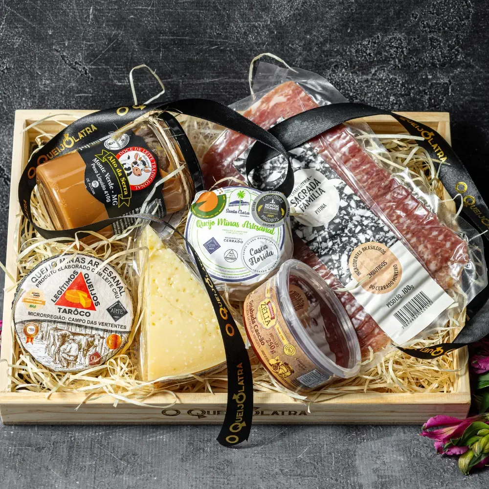 CESTA DE PRESENTE MINEIRA - 3 QUEIJOS + GOIABADA + DOCE DE LEITE + CHARCUTARIA 1