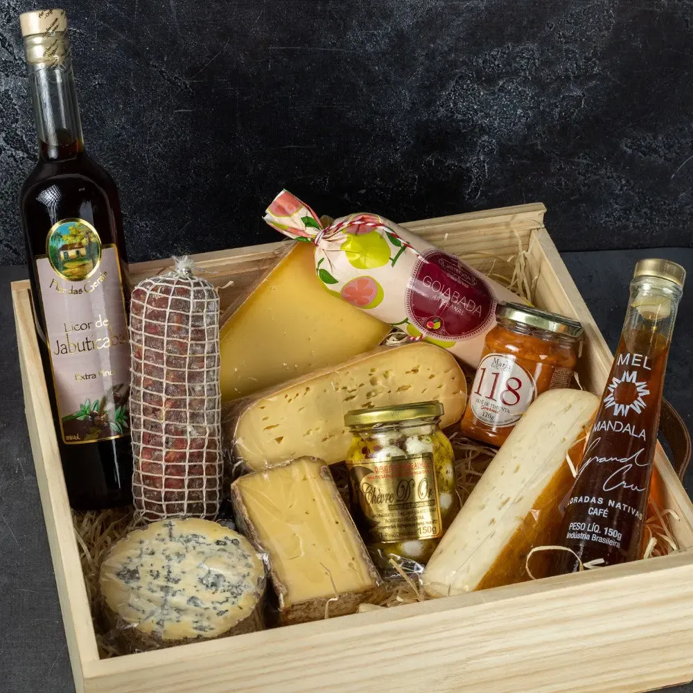 CESTA DE PRESENTE - 6 QUEIJOS + CHARCUTARIA + GOIABADA + PATE + LICOR DE JABUTICABA 1