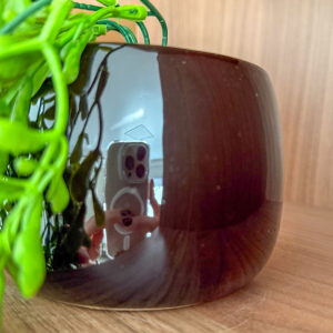 ARRANJO DE PENDENTE VITÓRIA COM VASO DE CERÂMICA PRETO JORDANO 3