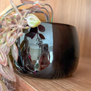ARRANJO DE PENDENTE GRAZI COM VASO DE CERÂMICA PRETO JORDANO 3