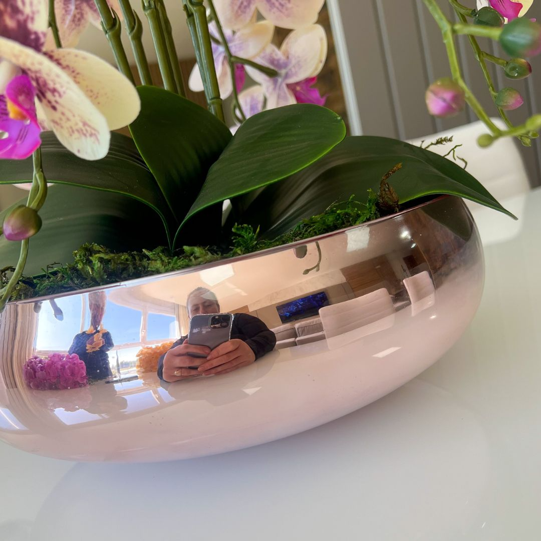ARRANJO DE ORQUÍDEA MISTA 6 HASTES COM VASO DE VIDRO ROSÊ GOLD 3