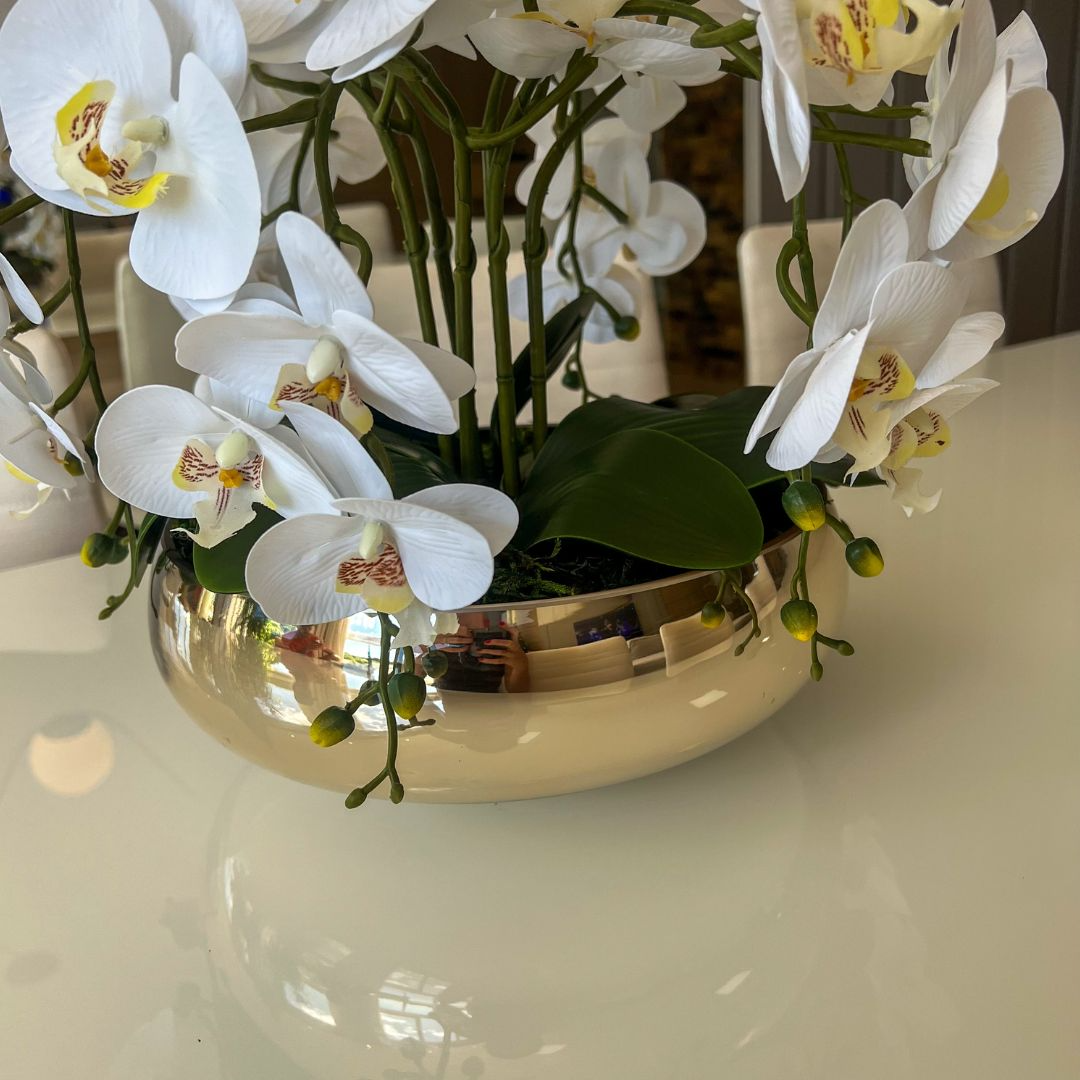ARRANJO DE ORQUÍDEA BRANCA 6 HASTES COM VASO DE VIDRO DOURADO GOLD 3