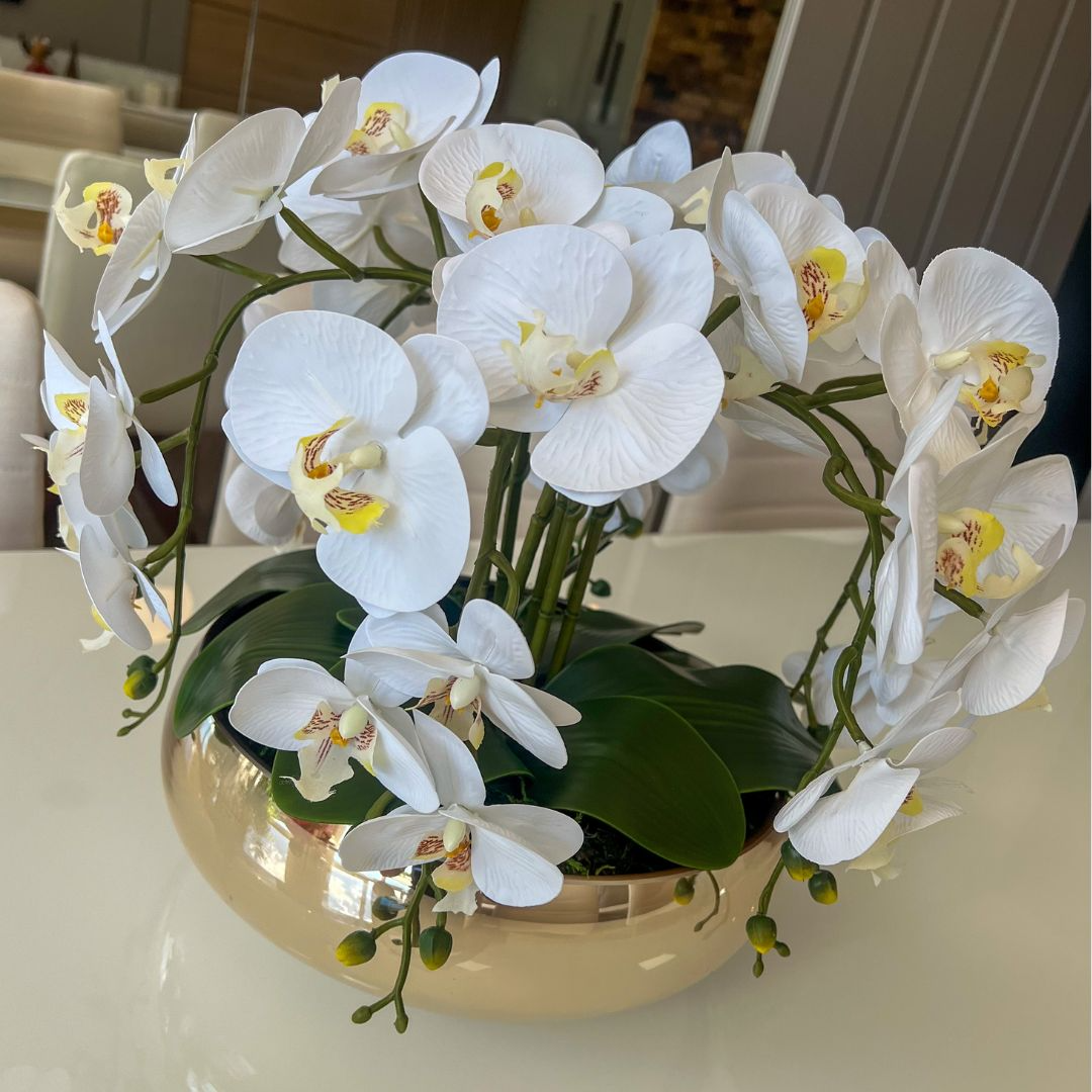 ARRANJO DE ORQUÍDEA BRANCA 6 HASTES COM VASO DE VIDRO DOURADO GOLD 2