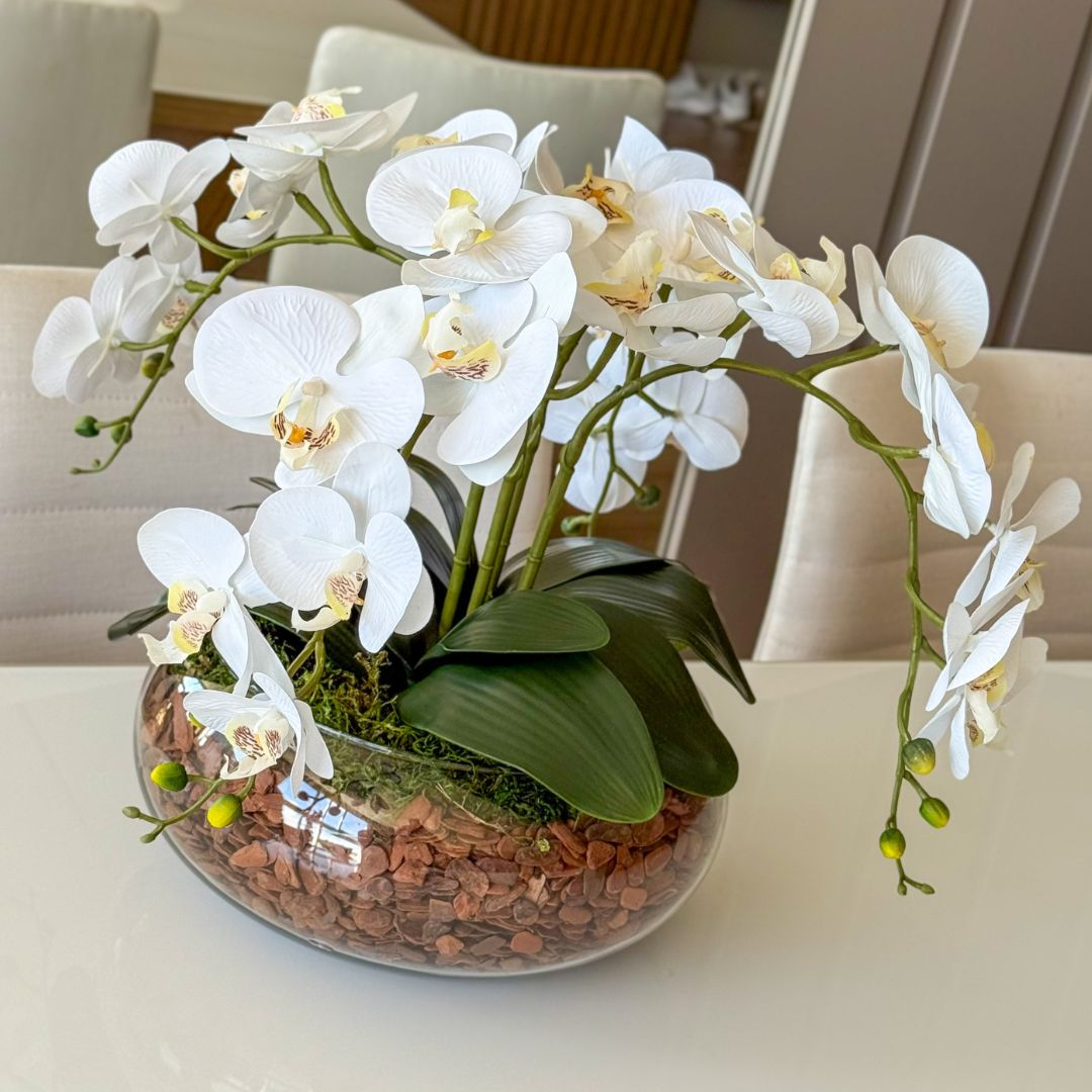 ARRANJO DE ORQUÍDEA BRANCA COM VASO DE VIDRO INCOLOR BEATRIZ 2