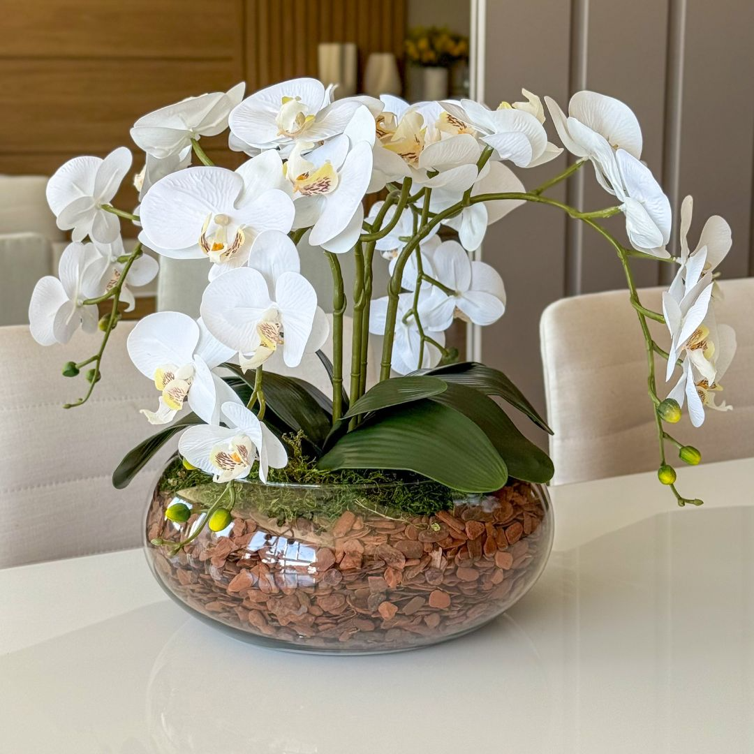 ARRANJO DE ORQUÍDEA BRANCA COM VASO DE VIDRO INCOLOR BEATRIZ 1