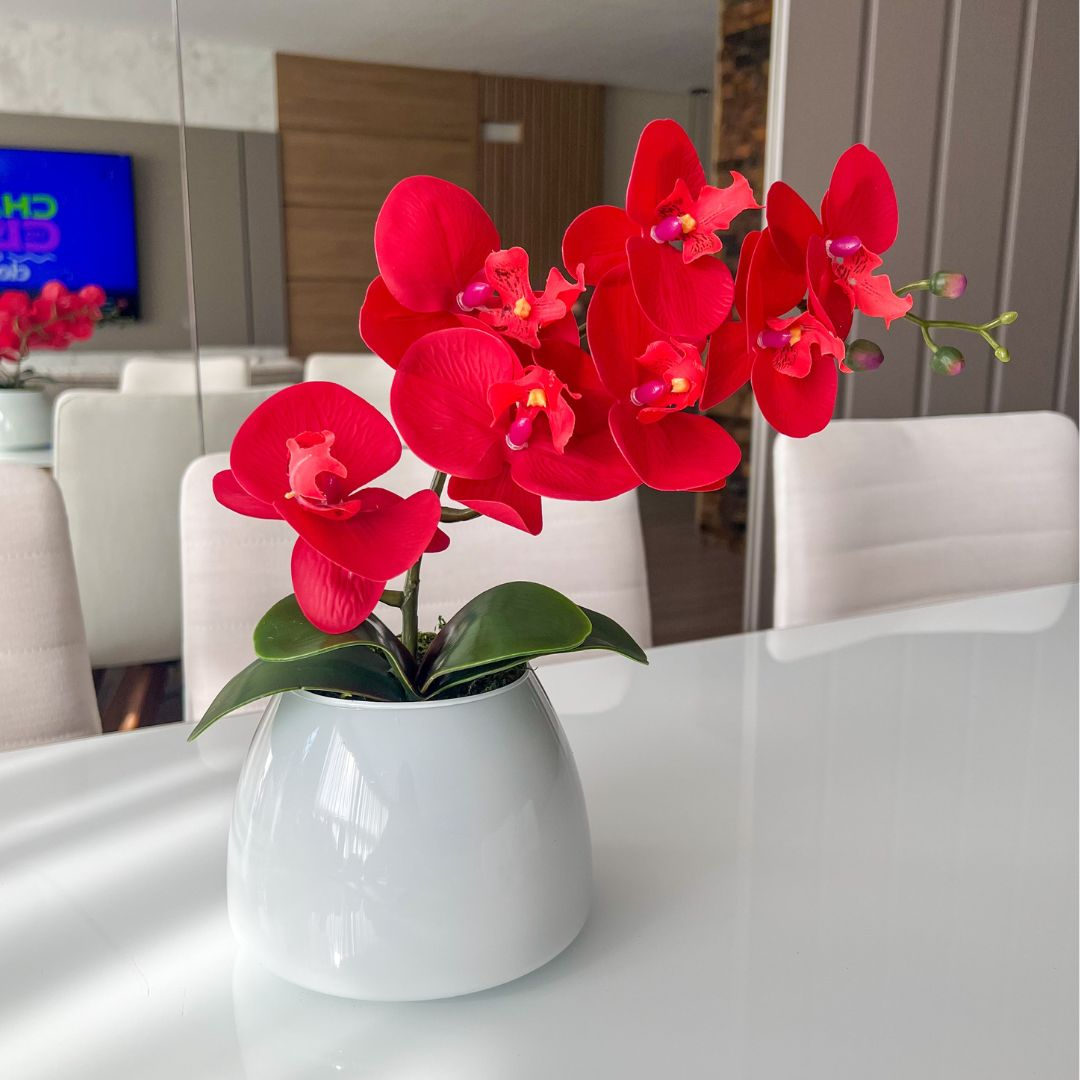 ARRANJO DE ORQUÍDEA VERMELHA VASO DE VIDRO BRANCO CAROL 1
