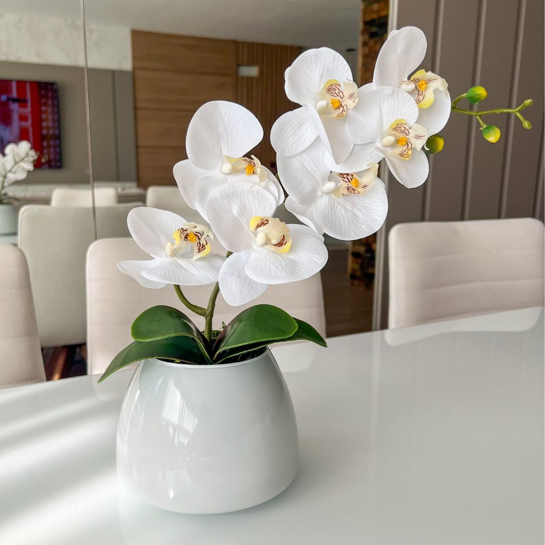ARRANJO DE ORQUÍDEA BRANCA VASO DE VIDRO BRANCO CAROL 1